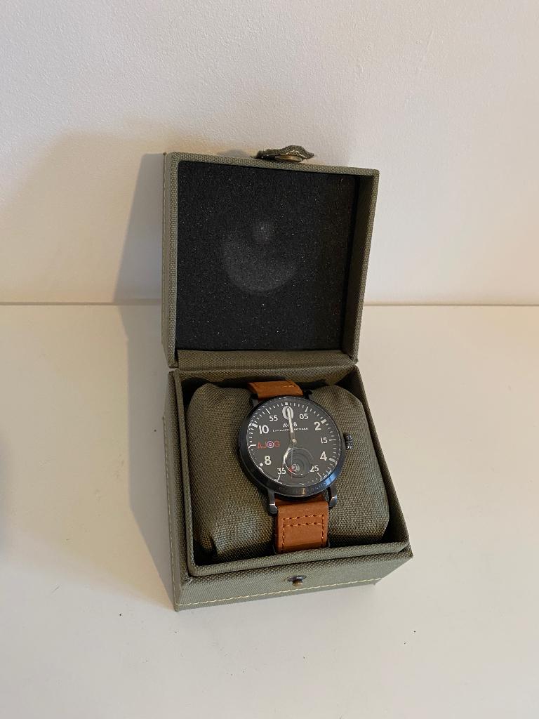 Montre AVI-8 Lancaster Bomber AV-4049-03, Bijoux, Sacs & Beauté, Montre-bracelet, Autres marques, Enlèvement ou Envoi, Cuir