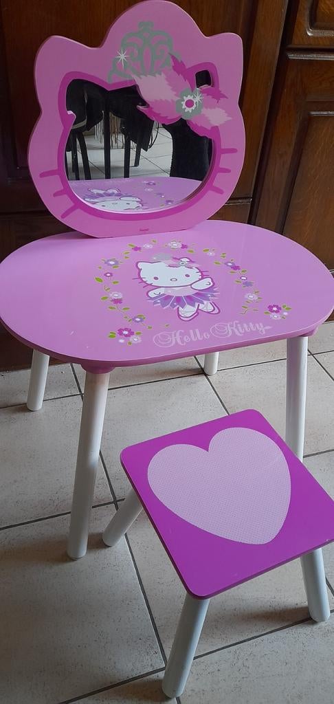 Hello Kitty make up tafel met stoeltje, Ophalen, Zo goed als nieuw