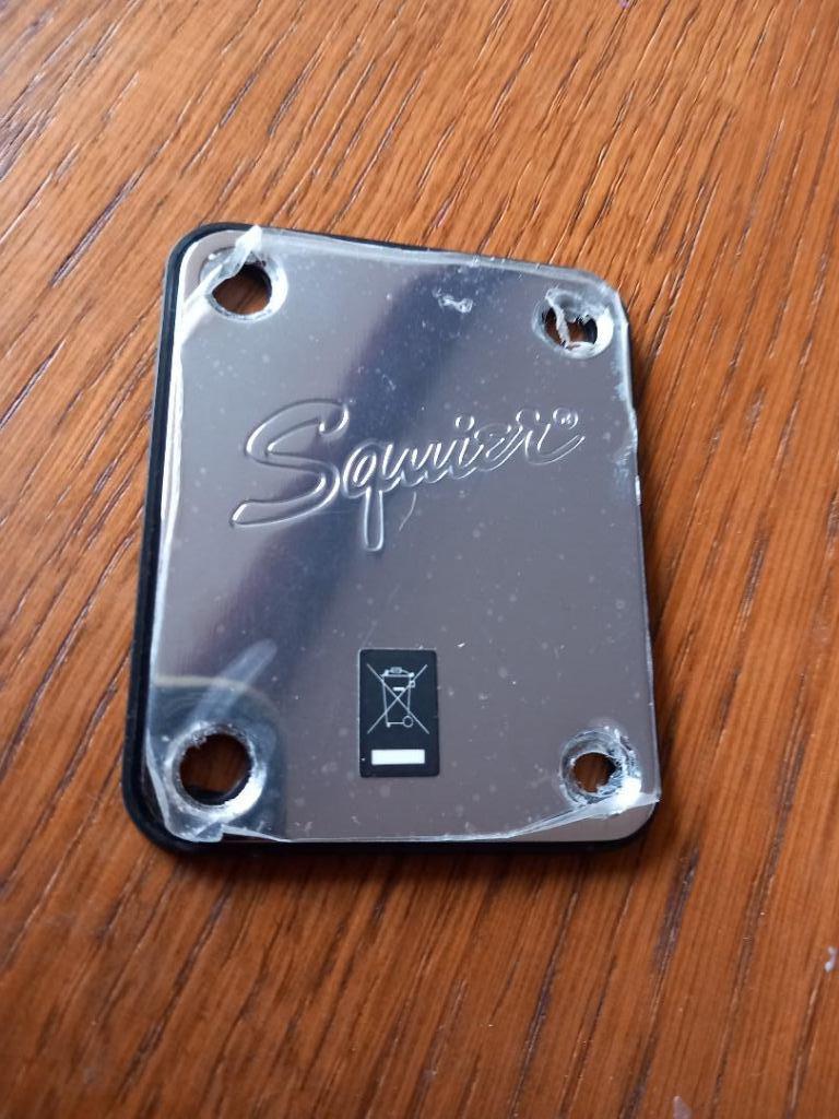 Squier neck plate, Musique & Instruments, Enlèvement ou Envoi, Neuf, Guitare électrique