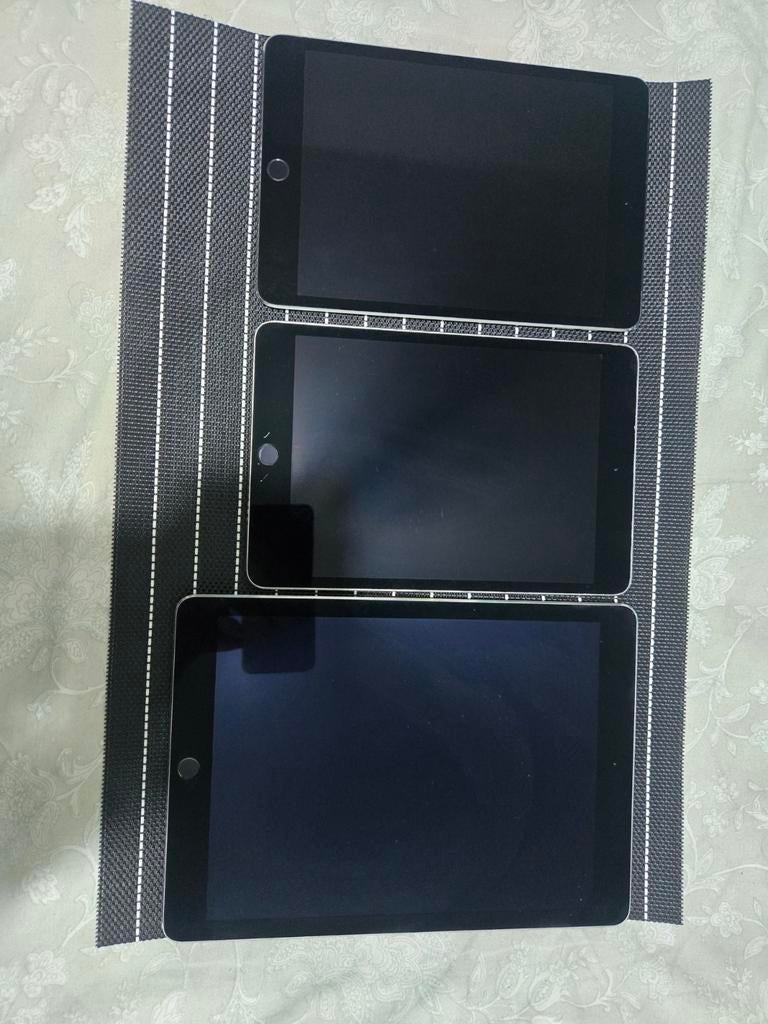 Lot 3 Ipad's, Informatique & Logiciels, Apple iPad Tablettes, Enlèvement, 64 GB