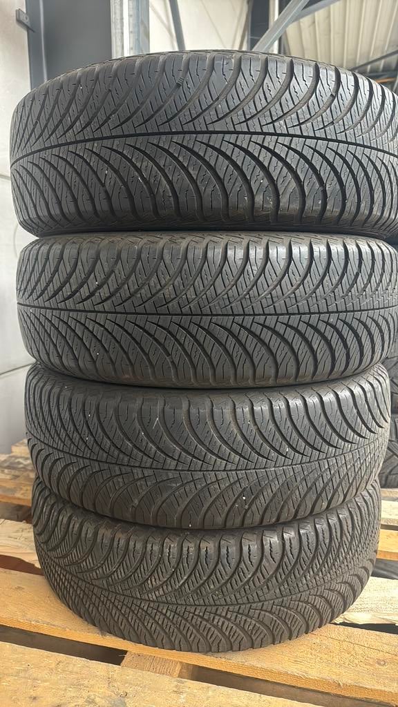 1856515 185/65/15 185/65R15 4 saisons marque Goodyear, Enlèvement