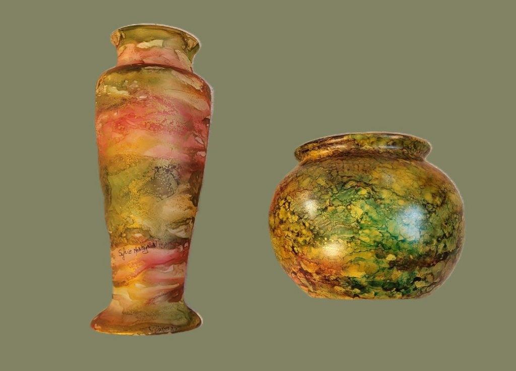 2 vases laqués 1 sur verre signé et 1 céramique, Moins de 50 cm, Enlèvement ou Envoi, Autres couleurs, Verre