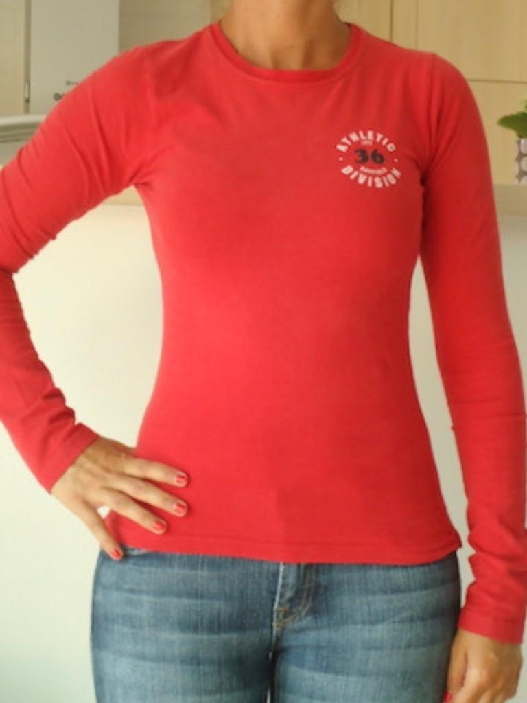 T-shirt rouge - manches longues, Envoi, Porté, Taille 34 (XS) ou plus petite