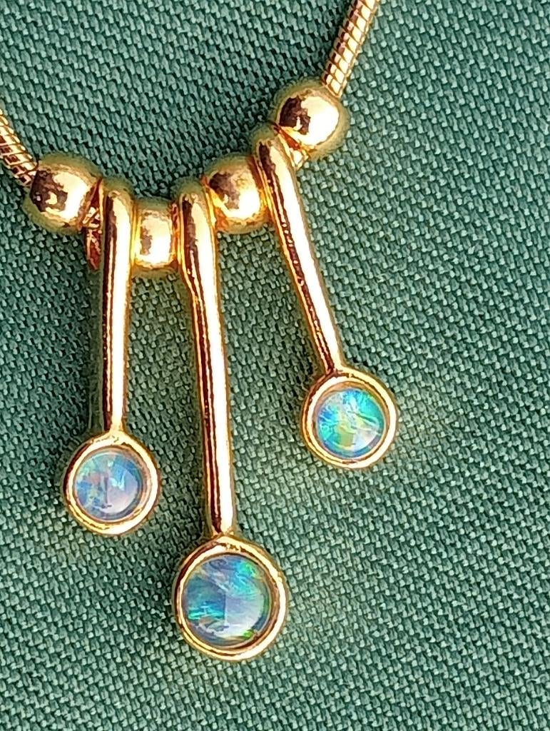 Collier rempli de 3 triplés d'opales en or 14 carats, Neuf, Avec pendentif, Or, Argent