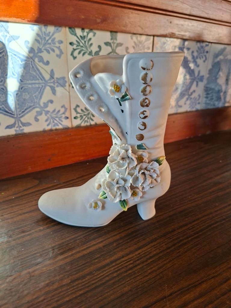 Lot 2 chaussures en biscuit de porcelaine, Enlèvement ou Envoi
