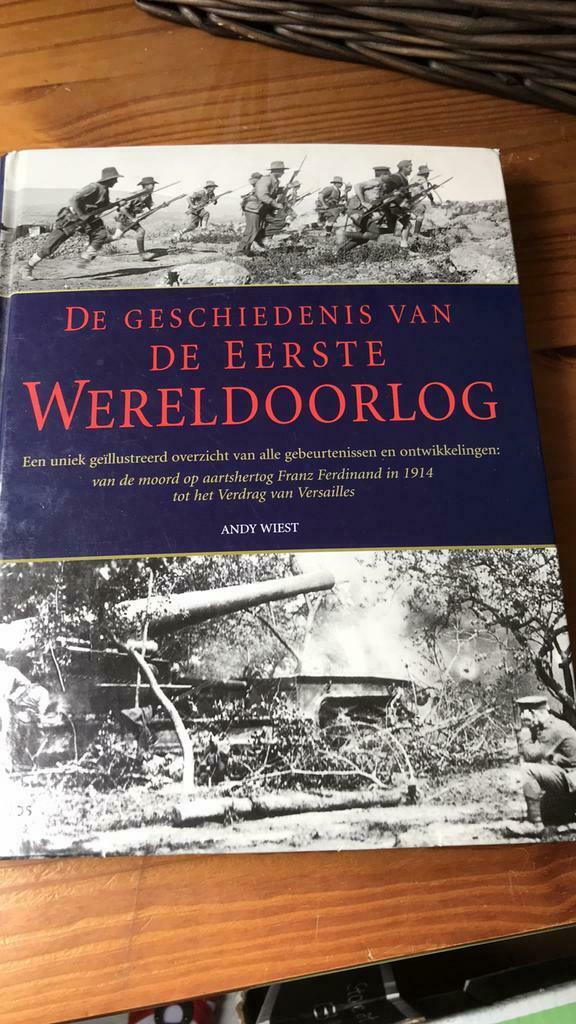 1e wereldoorlog en in vlaamse velden 2003 en 2013, Ophalen of Verzenden, Zo goed als nieuw
