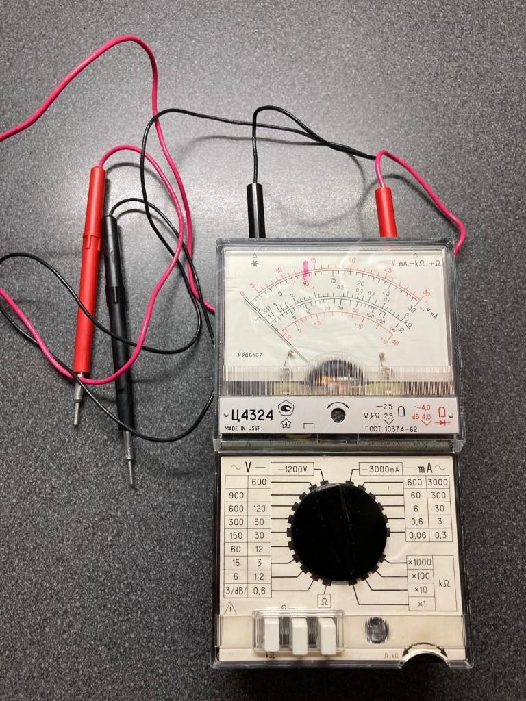 Vintage multimeter meettoestel U4324 (made in USSR), Bricolage & Construction, Instruments de mesure, Enlèvement, Utilisé, Multimètre