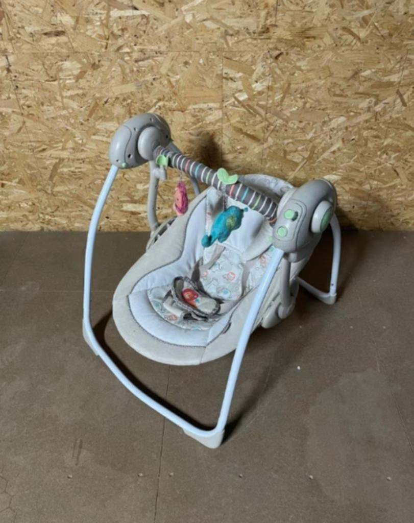 Automatische schommel met muziek, Kinderen en Baby's, Wipstoeltjes, Ophalen, Gebruikt, Schommelstoel
