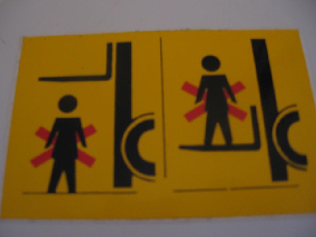 Sticker Waarschuwing goederenlift Verboden! Afmeting: 10cm, Ophalen of Verzenden, Nieuw, Overige typen