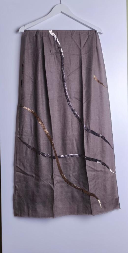 sjaal taupe tinten afgewerkt met pailletten 50 % cashmere 50, Ophalen of Verzenden, Sjaal