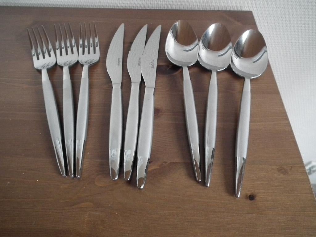 9 Couverts de table (Lisasalban), Résiste au lave-vaisselle, Couverts en vrac, Comme neuf, Inox ou Chrome