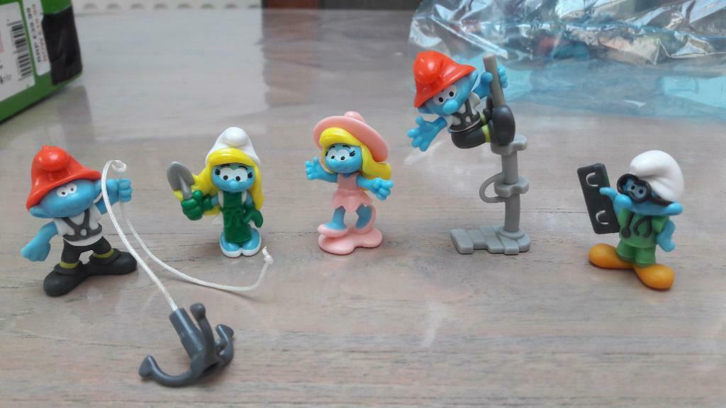 3 Schtroumpfs 4 cm Kinder Surprise (2 et 5 vendus), Collections, Enlèvement ou Envoi, Comme neuf, Différents Schtroumpfs, Poupée, Figurine ou Peluche
