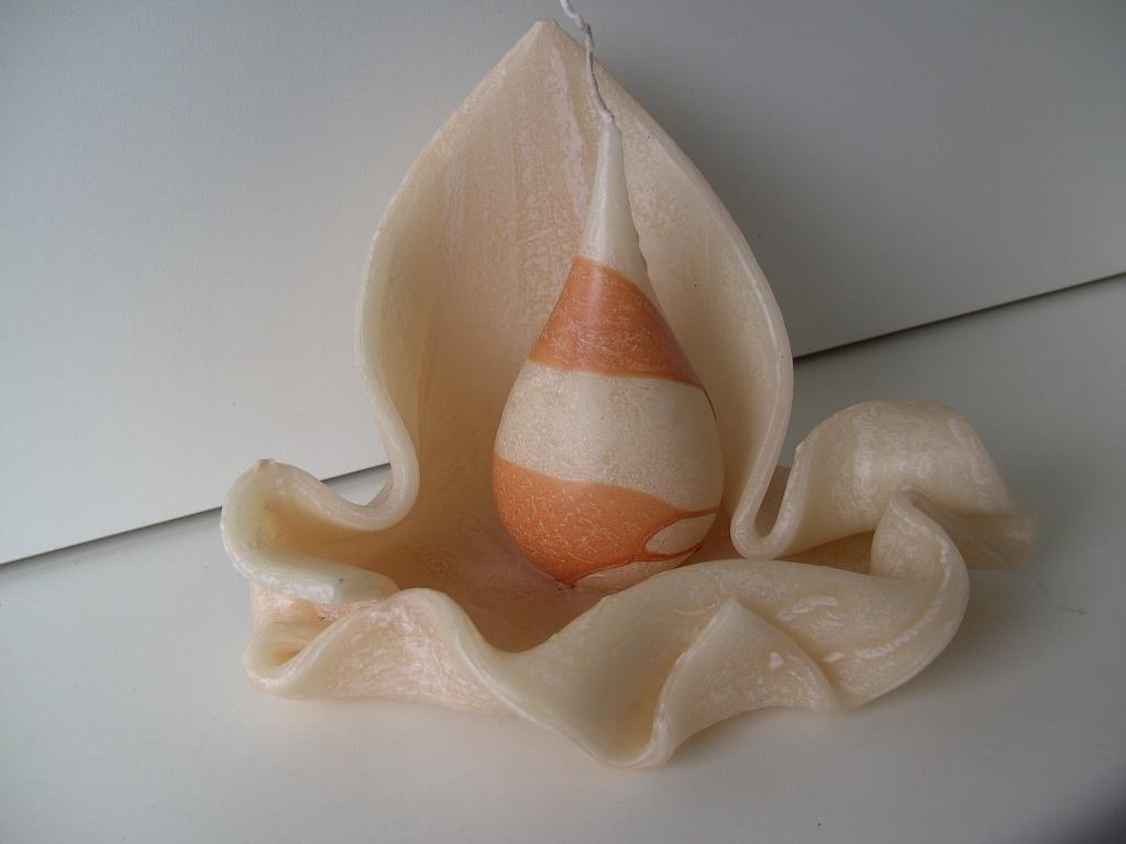 HANDGEVOUWEN KAARSEN HAND MADE ORANJE ECRU BOL NIEUW, Enlèvement ou Envoi, Rouge, Bougie, Autres matériaux