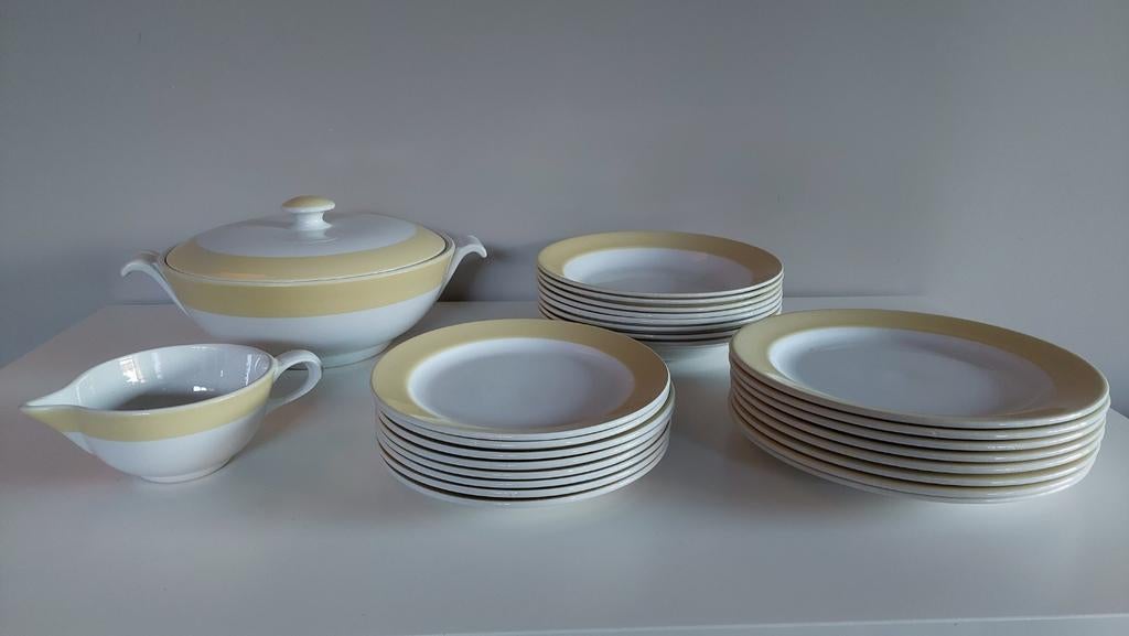 L´Amandinoise sauskom, dekselschaal en borden voor 8 pers., Antiek en Kunst, Antiek | Servies compleet, Ophalen of Verzenden