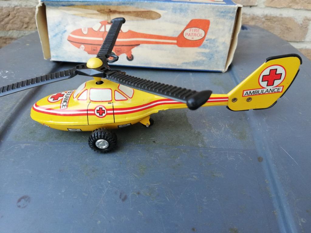 Vintage TIN TOY HELICOPTER : Ambulance - 19cm, Verzamelen, Ophalen of Verzenden, Zo goed als nieuw, Schaalmodel