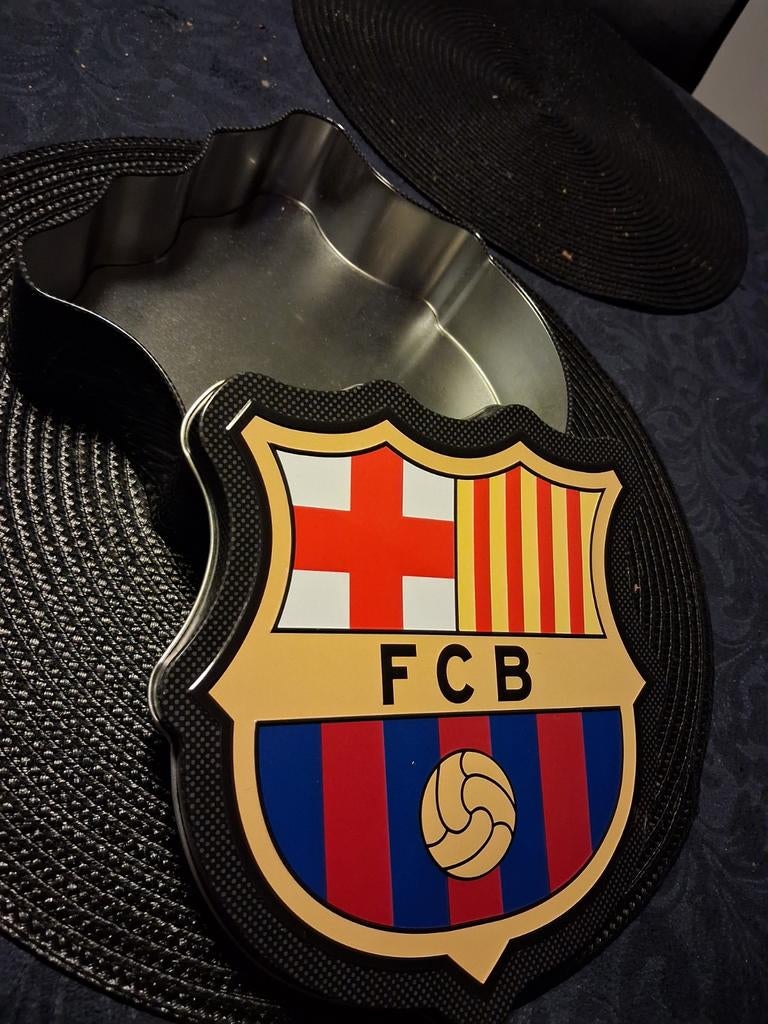 Boîte en fer blanc pour le football du FCB Barcelona, Enlèvement