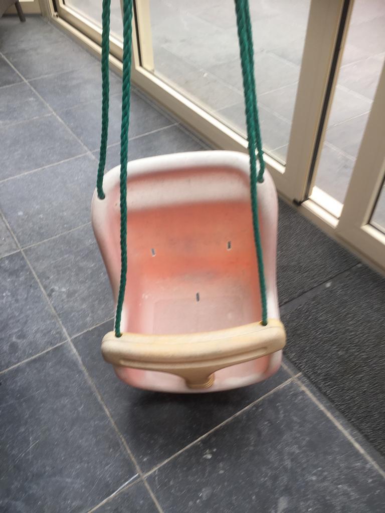 Schommel stoeltje, Ophalen, Schommel
