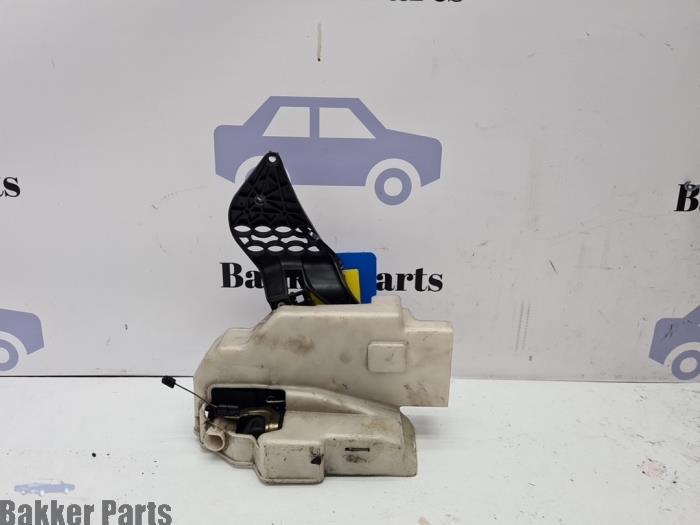 Serrure portière mécanique 4portes avant droite d'un Volks, -, Volkswagen, -, 3 mois de garantie