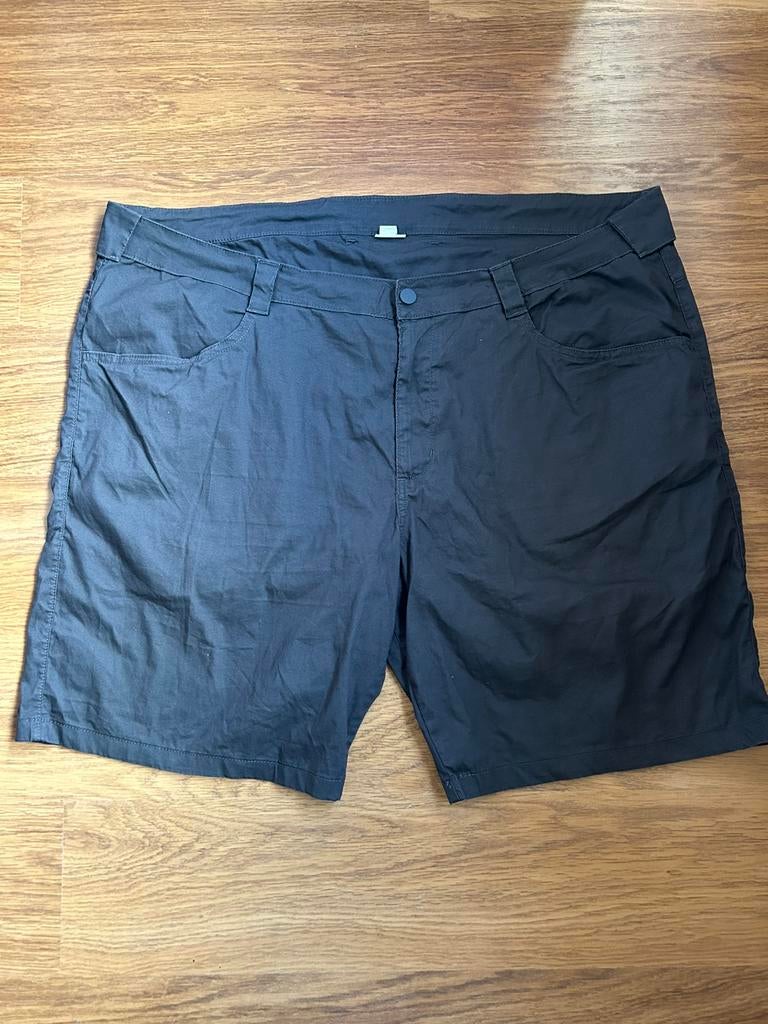 Mooie short Quechua maat 4XL, Ophalen of Verzenden, Gedragen, Overige maten, Grijs