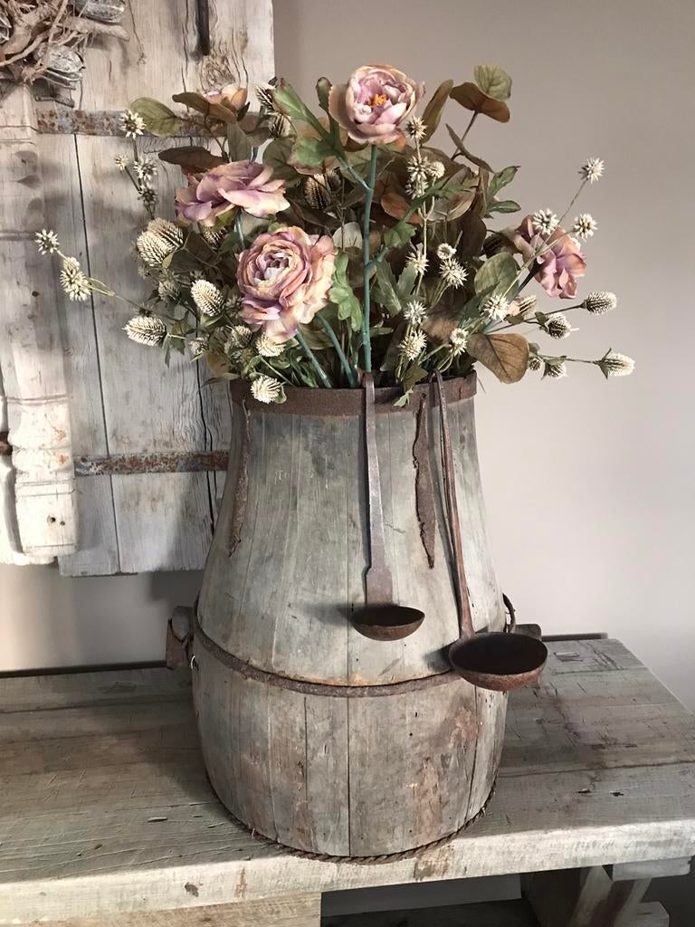 Houten pot (vaas) met ijzeren beslag (gekocht puur wonen), Ophalen of Verzenden, Zo goed als nieuw