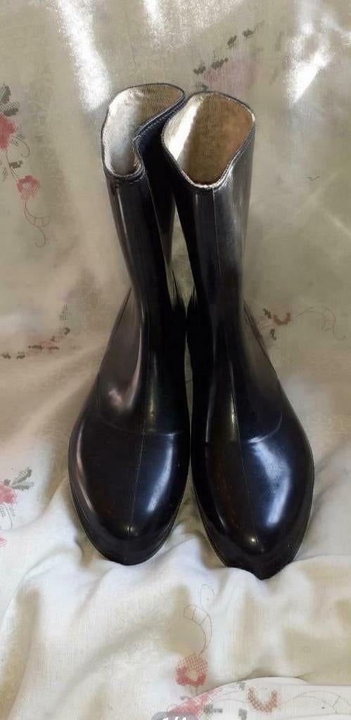 Paire de botte de caoutchouc noir pt 42 (ref 233), Vêtements | Hommes, Chaussures, Bottes, Enlèvement ou Envoi, Comme neuf, Noir