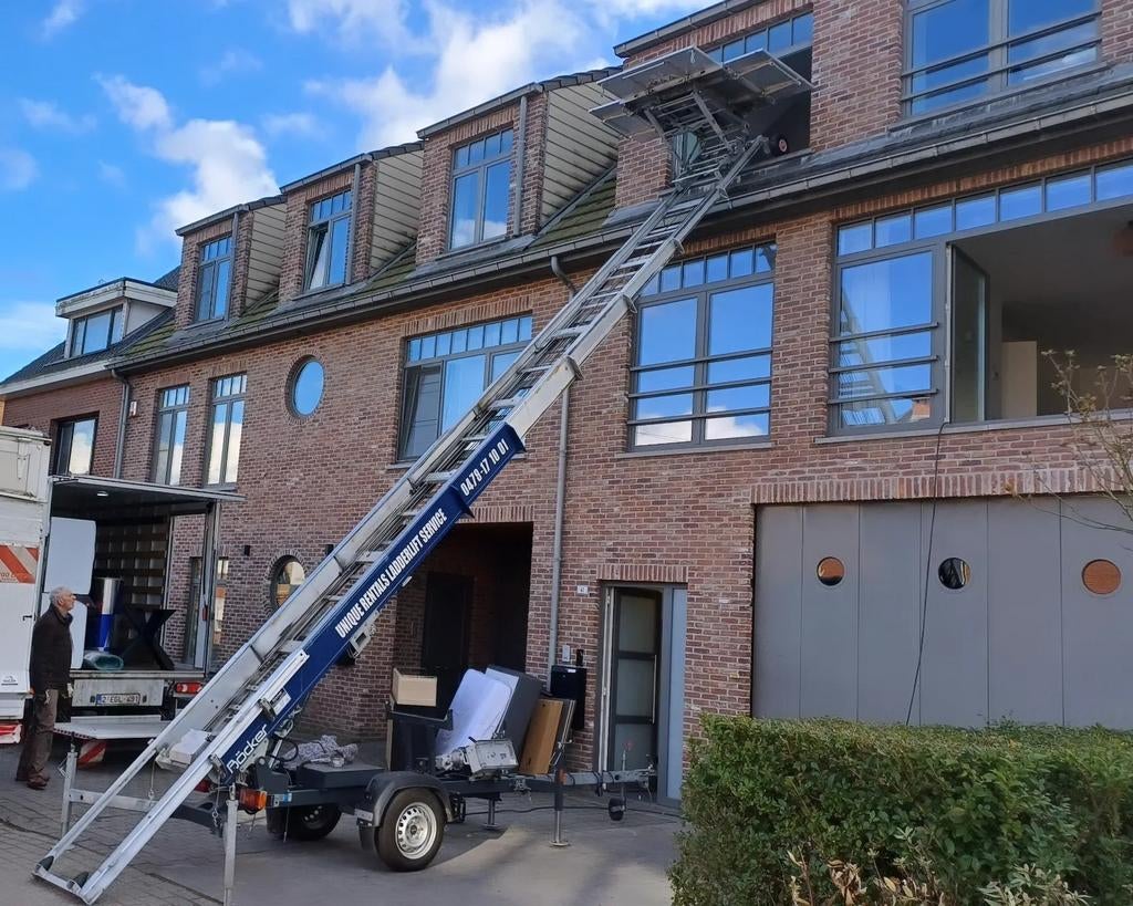 Kleine Treklift op Aanhangwagen te huur met Bediener, Ophalen, Nieuw, Ladder, Opvouwbaar of Inschuifbaar