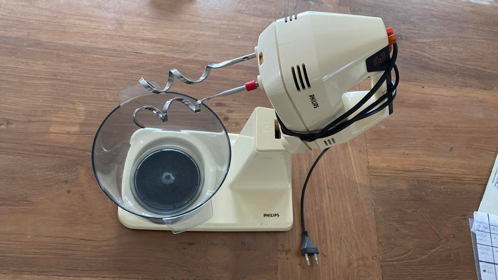 Keukenrobot Philips. Met 2 deeghaken en 2 kloppers + mengkom, Huis en Inrichting, Ophalen, Gebruikt