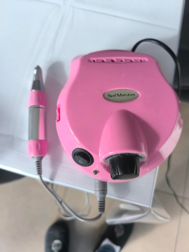 Nagelfrees, Elektronische apparatuur, Ophalen