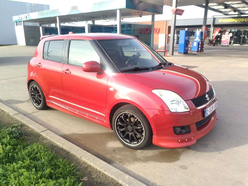 Boîte d'attelage Suzuki Swift, Autos, Rouge, Achat, Boîte manuelle, 5 portes