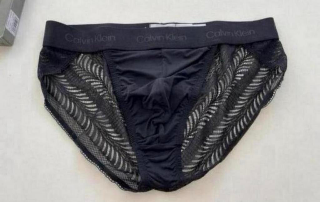 Nouveau tanga en dentelle sculptée Calvin Klein, Envoi, Noir, Slip