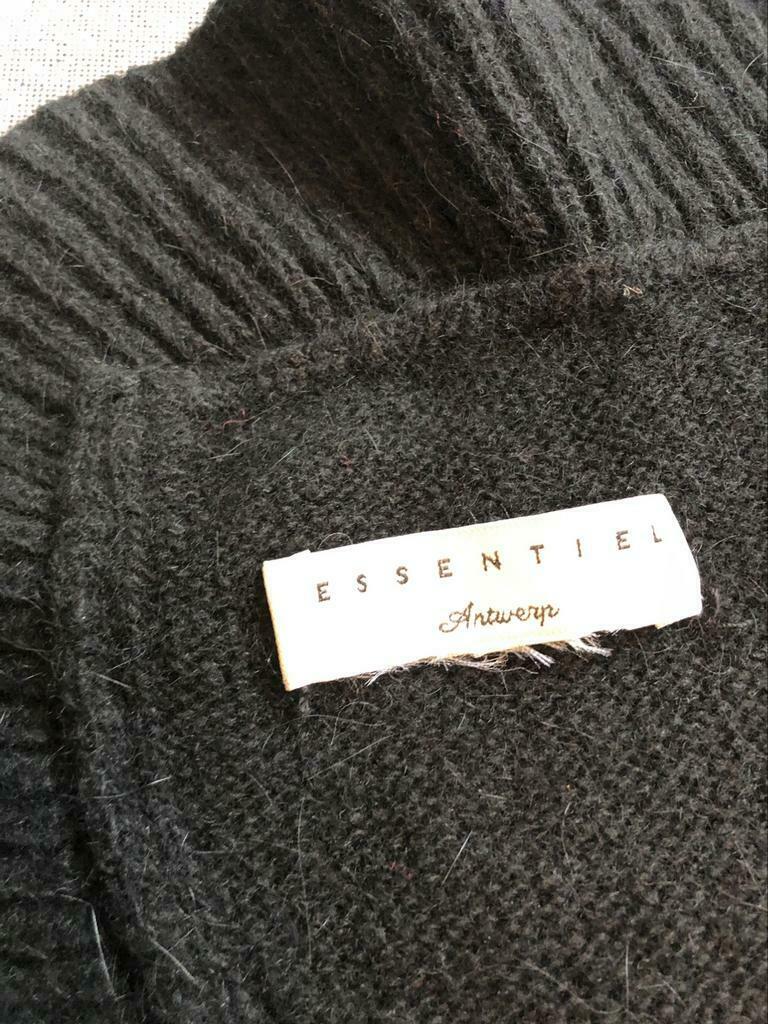 Zwarte wollen sjaal met pels van Essentiel, Essentiel Antwerp, Ophalen of Verzenden, Zo goed als nieuw, Sjaal