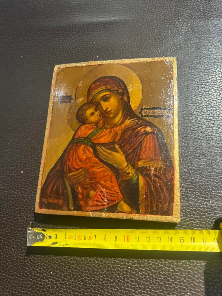 antiek Russisch-orthodox icoon. Vladimirskaya, Ophalen