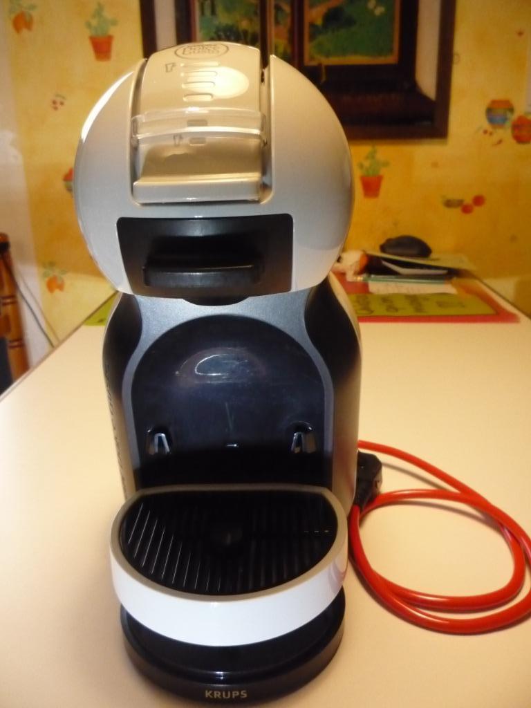 krups NESCAFE  dolce gusto KP120 en parfait état, Autres modèles, Réservoir d'eau amovible, Comme neuf, Enlèvement