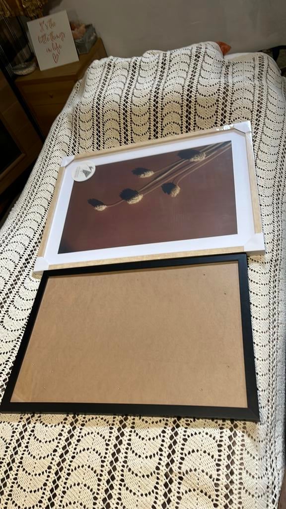 Twee nieuwe kaders om op te hangen, Ophalen, Zo goed als nieuw