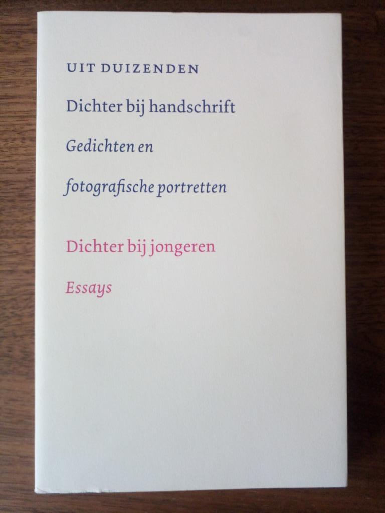 Uit duizenden. Dichter bij handschrift. Dichter bij jongeren, Enlèvement ou Envoi, Comme neuf, Plusieurs auteurs