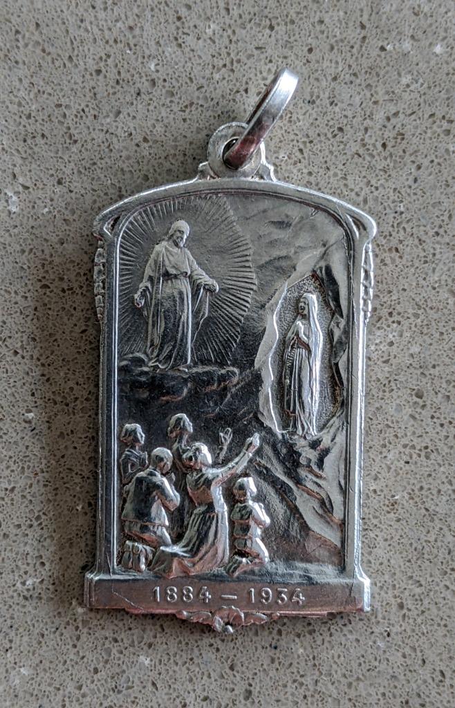 Medaillon, hanger ND de Lourdes-Edeghem, Verzamelen, Ophalen of Verzenden, Nieuw, Sieraad, Christendom | Katholiek