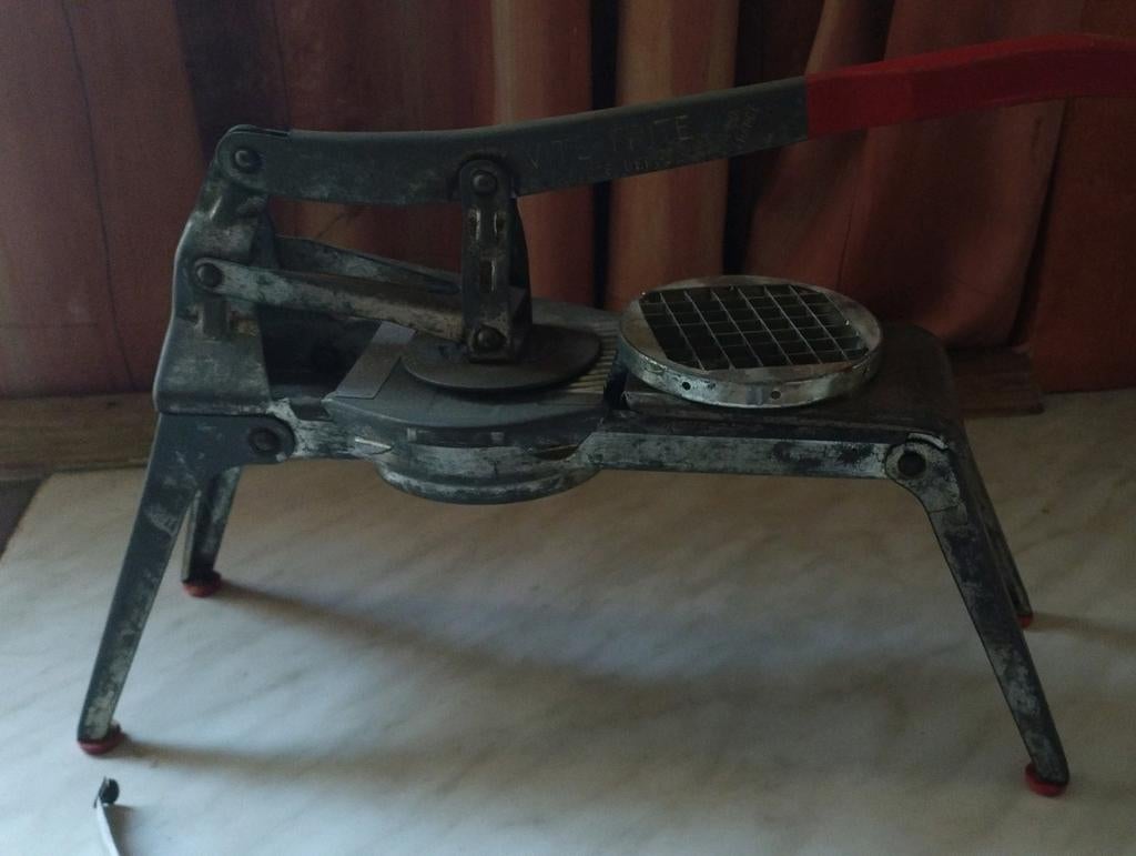 Ancien coupe-frites VITE FRITE, Maison & Meubles, Cuisine | Ustensiles de cuisine, Enlèvement, Utilisé