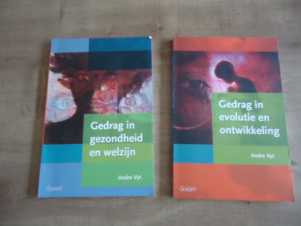 studieboeken 1ste bach revalidatiewet en kine, Boeken, Studieboeken en Cursussen, Ophalen of Verzenden, Gelezen