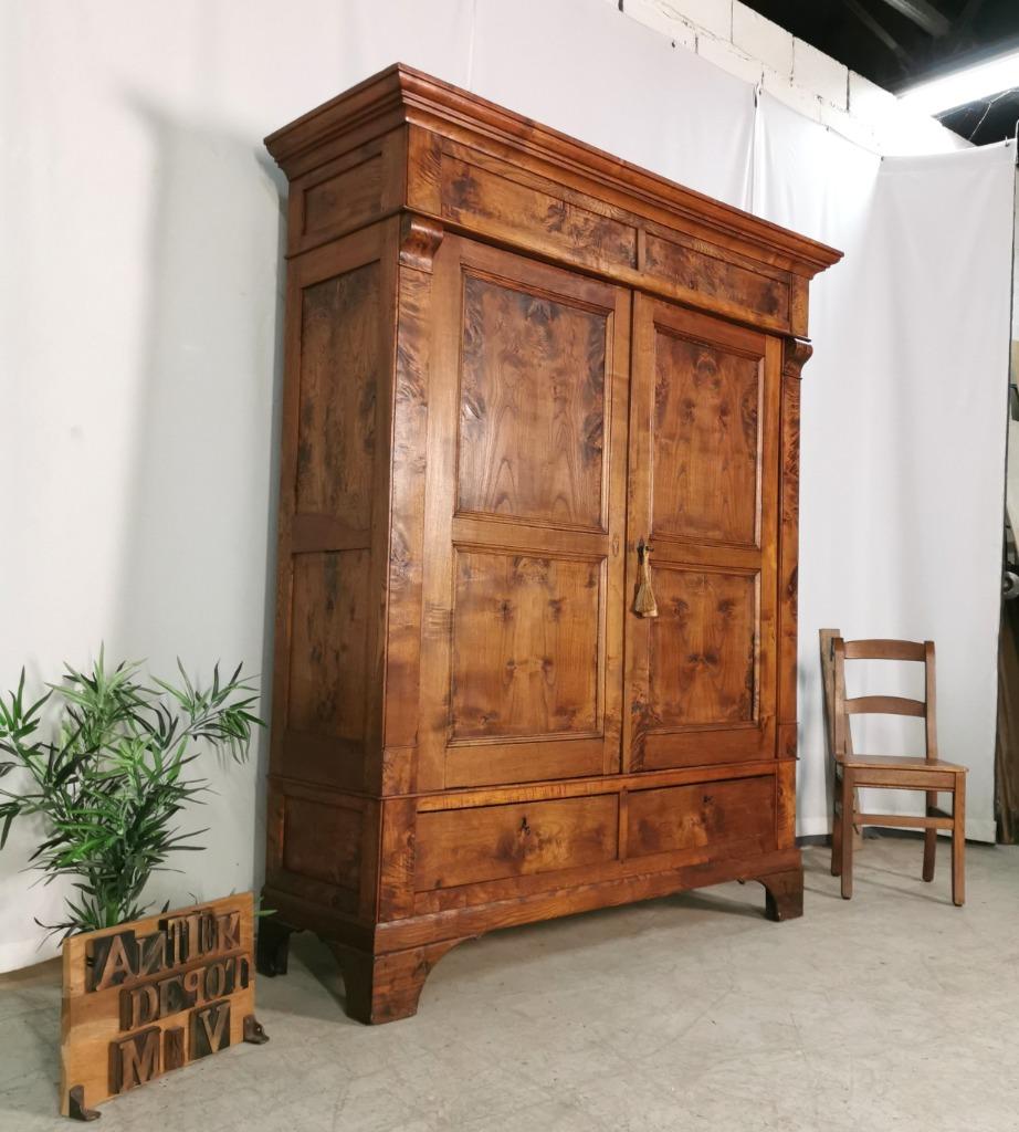 Grote antieke Franse kleerkast in kastanje H 211 B 158 D 61, Ophalen