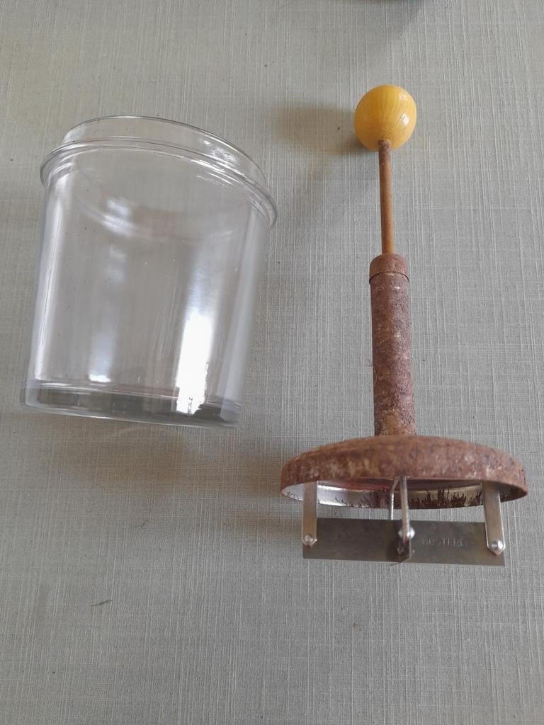 Vintage-Hachoir lames inox/pot en verre/boule bois, Enlèvement ou Envoi