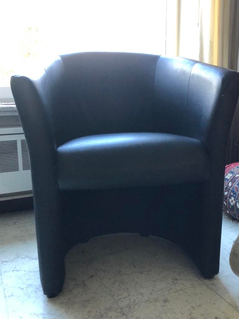 Kuipzetel in zwart kunstleer in goede staat, Huis en Inrichting, Fauteuils, Ophalen, Zo goed als nieuw, Overige materialen