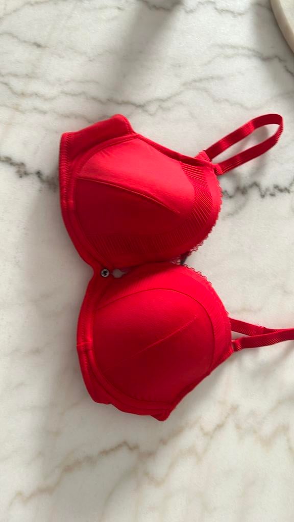 Soutien rouge be 75D, Rouge