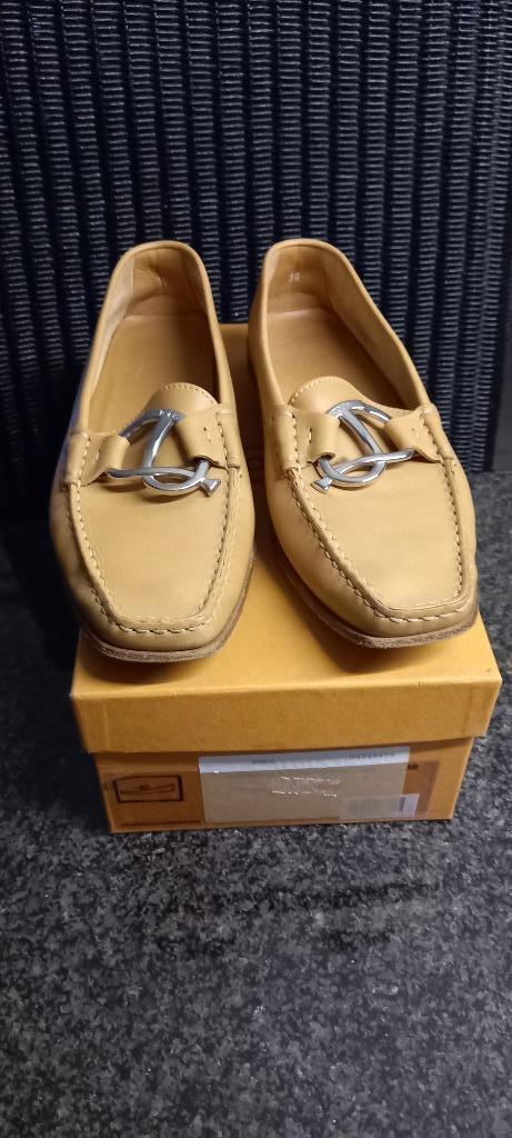 tod' s moccasin mt 38 camel, Schoenen met lage hakken, Ophalen of Verzenden, Zo goed als nieuw, Tod's
