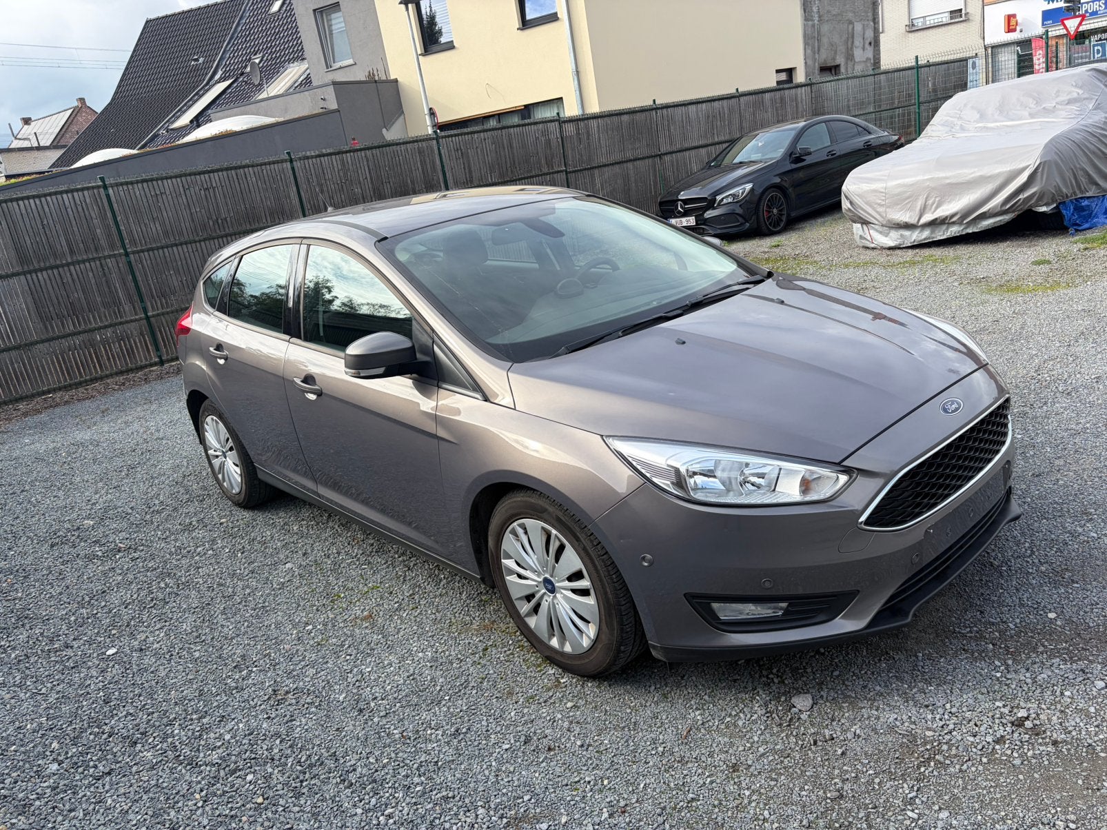 Ford focus 1.0i blanco gekeurd 1jaar garantie, Autos, Focus, Argent ou Gris, Achat, https://public.car-pass.be/vhr/1c0ccb8b-6e4f-4217-b0d0-adde47aa390f