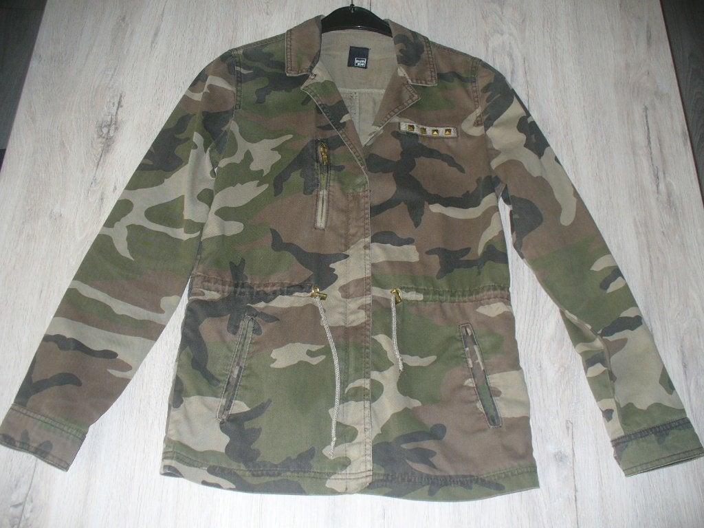 Stoer vest legermotief maat M, Ophalen of Verzenden, Zo goed als nieuw, Maat 38/40 (M)