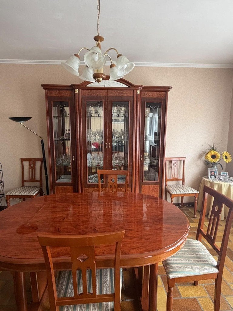 Eetkamer, Ophalen, Zo goed als nieuw, Laqué, Met deur(en)