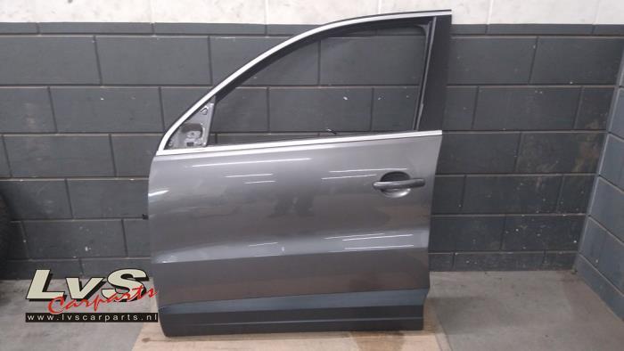 Portier 4Deurs links-voor van een Volkswagen Tiguan (LD7R), Gebruikt, -, -, Ophalen of Verzenden