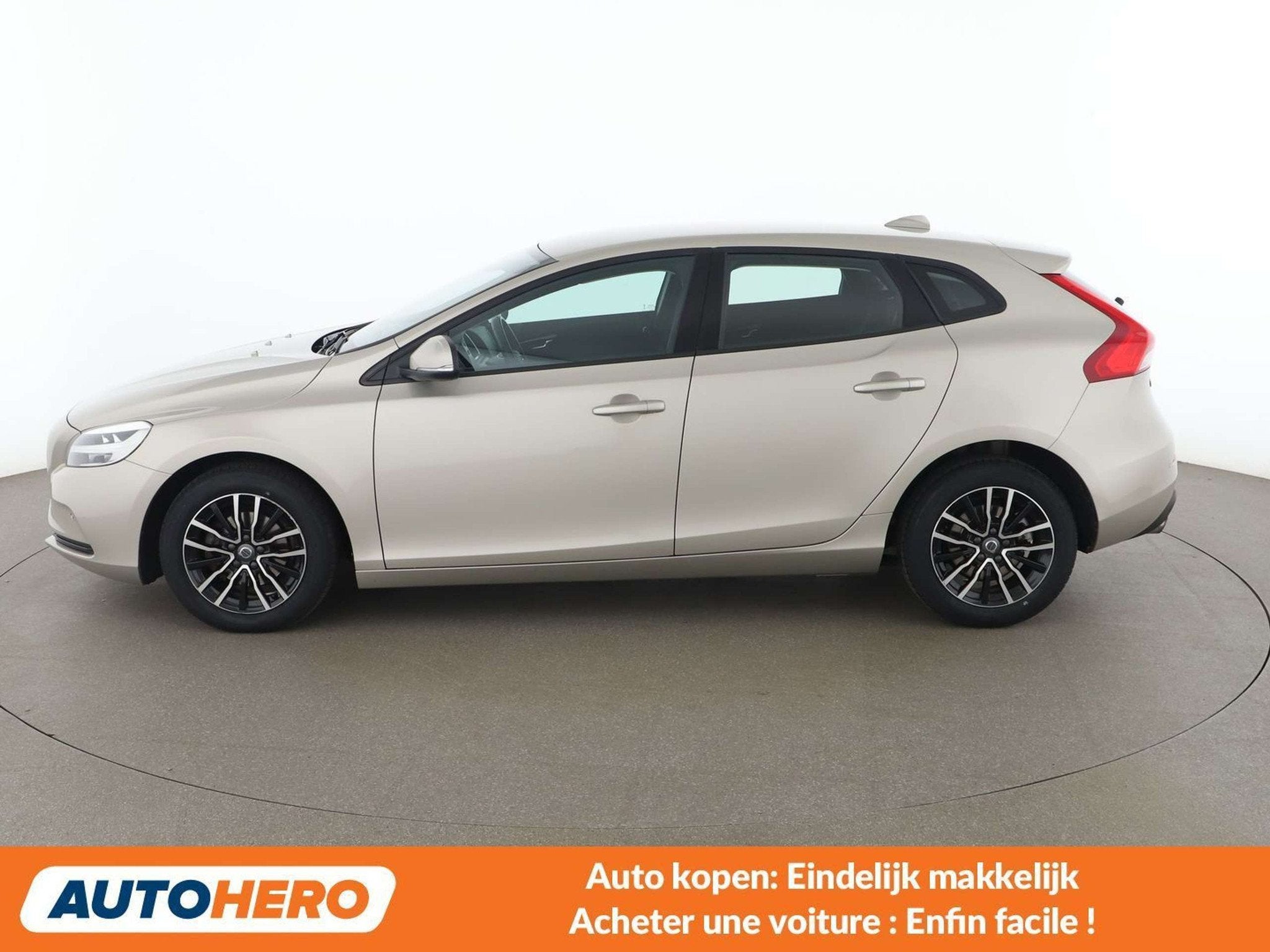 Volvo V40 2.0 D2 Momentum (bj 2019), Auto's, Voorwielaandrijving, Stof, Gebruikt, Euro 6