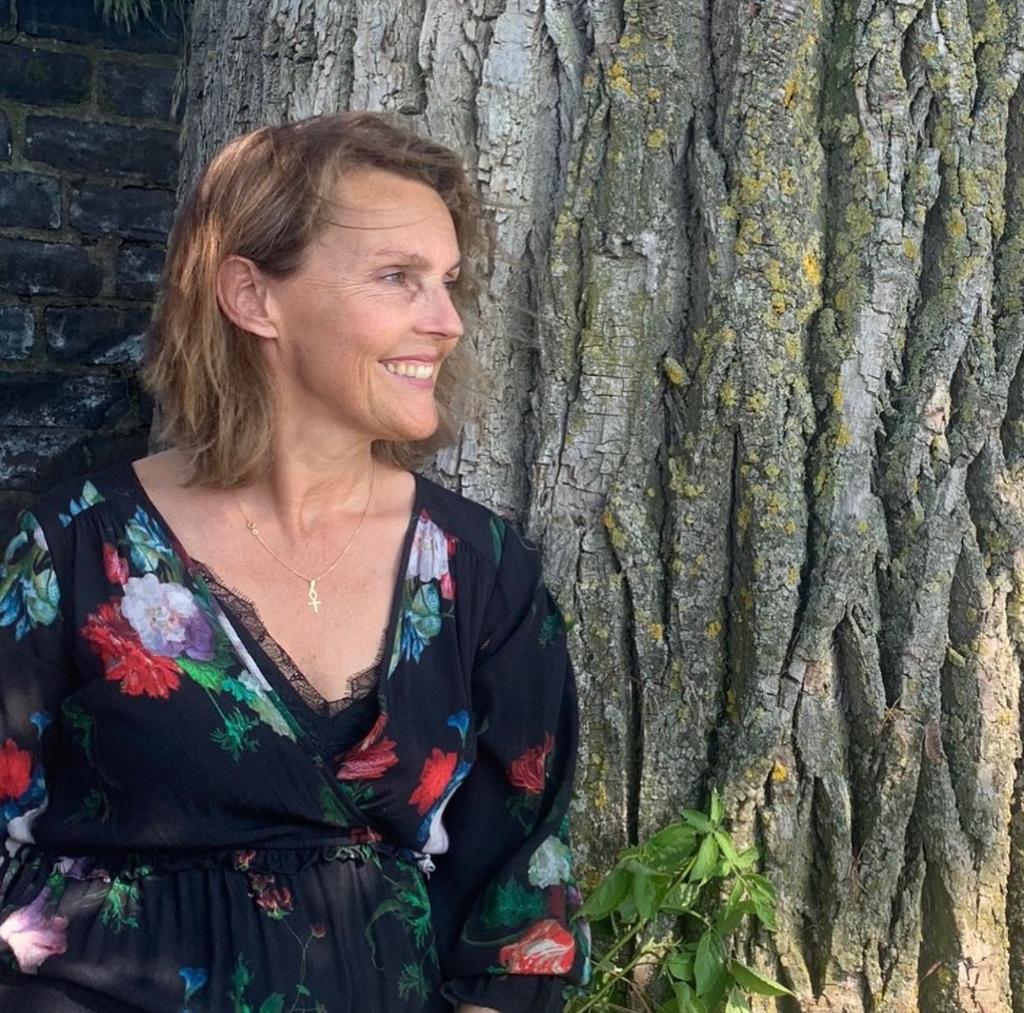 Vrouw zoekt man, Contacten en Berichten, Vrouw zoekt Man