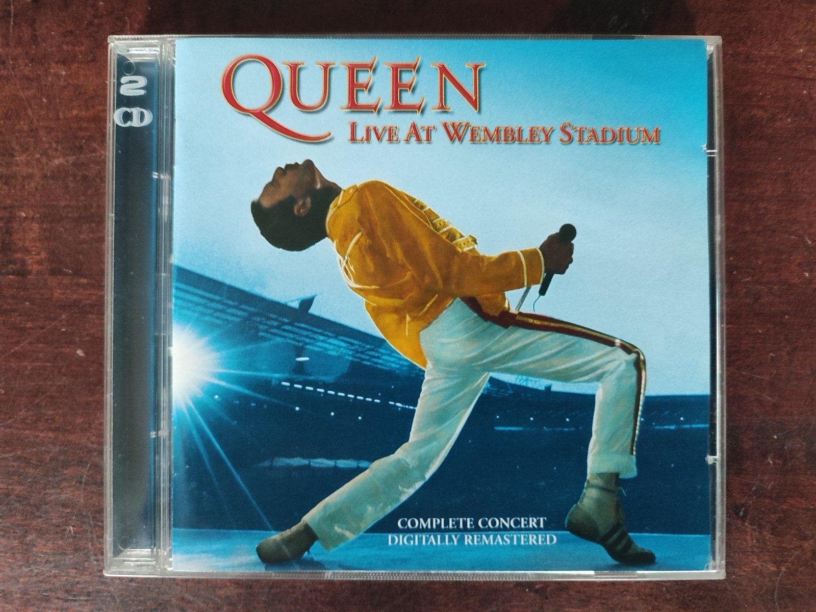 2-CD : QUEEN - EN DIRECT AU STADE DE WEMBLEY REMASTERISÉ, Enlèvement ou Envoi, Comme neuf, Remasterisé